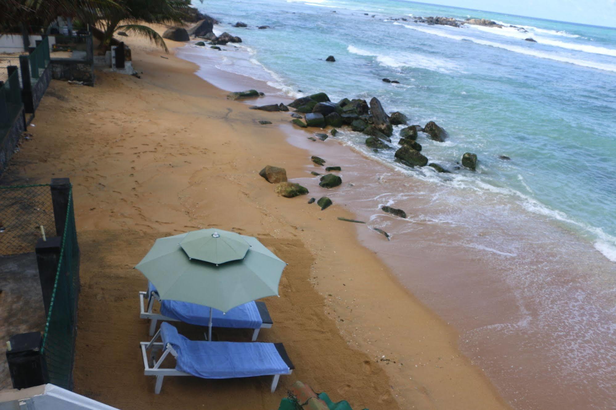 Lavendish Beach Resort Unawatuna Esterno foto