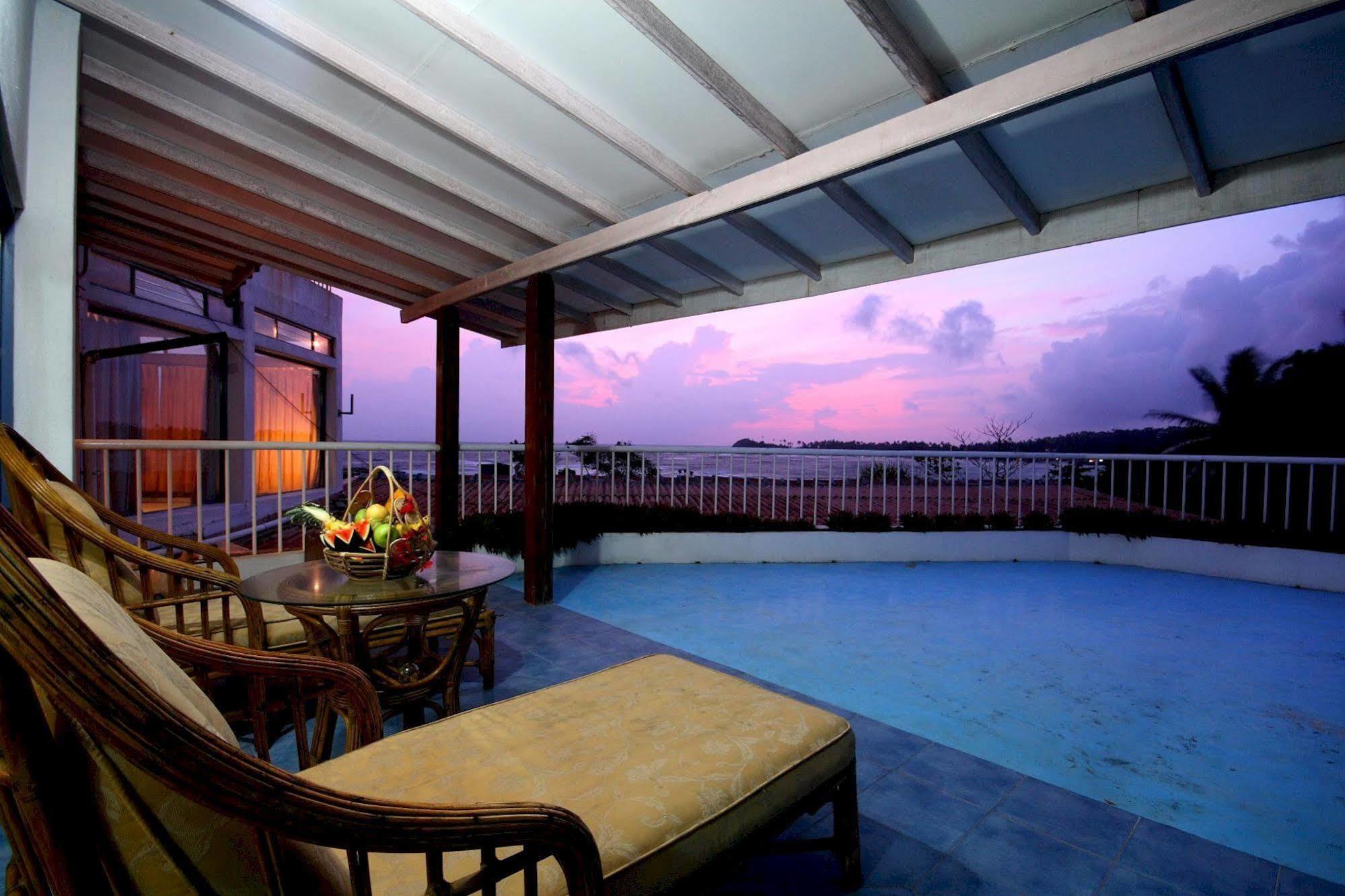 Lavendish Beach Resort Unawatuna Esterno foto