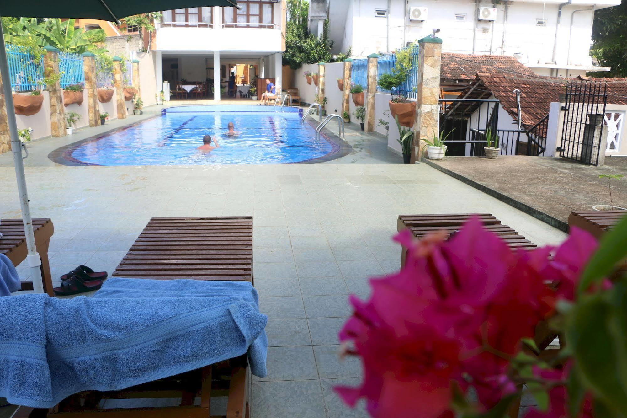 Lavendish Beach Resort Unawatuna Esterno foto