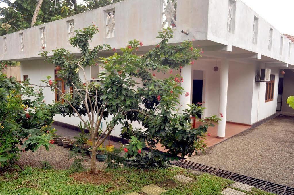 Lavendish Beach Resort Unawatuna Esterno foto