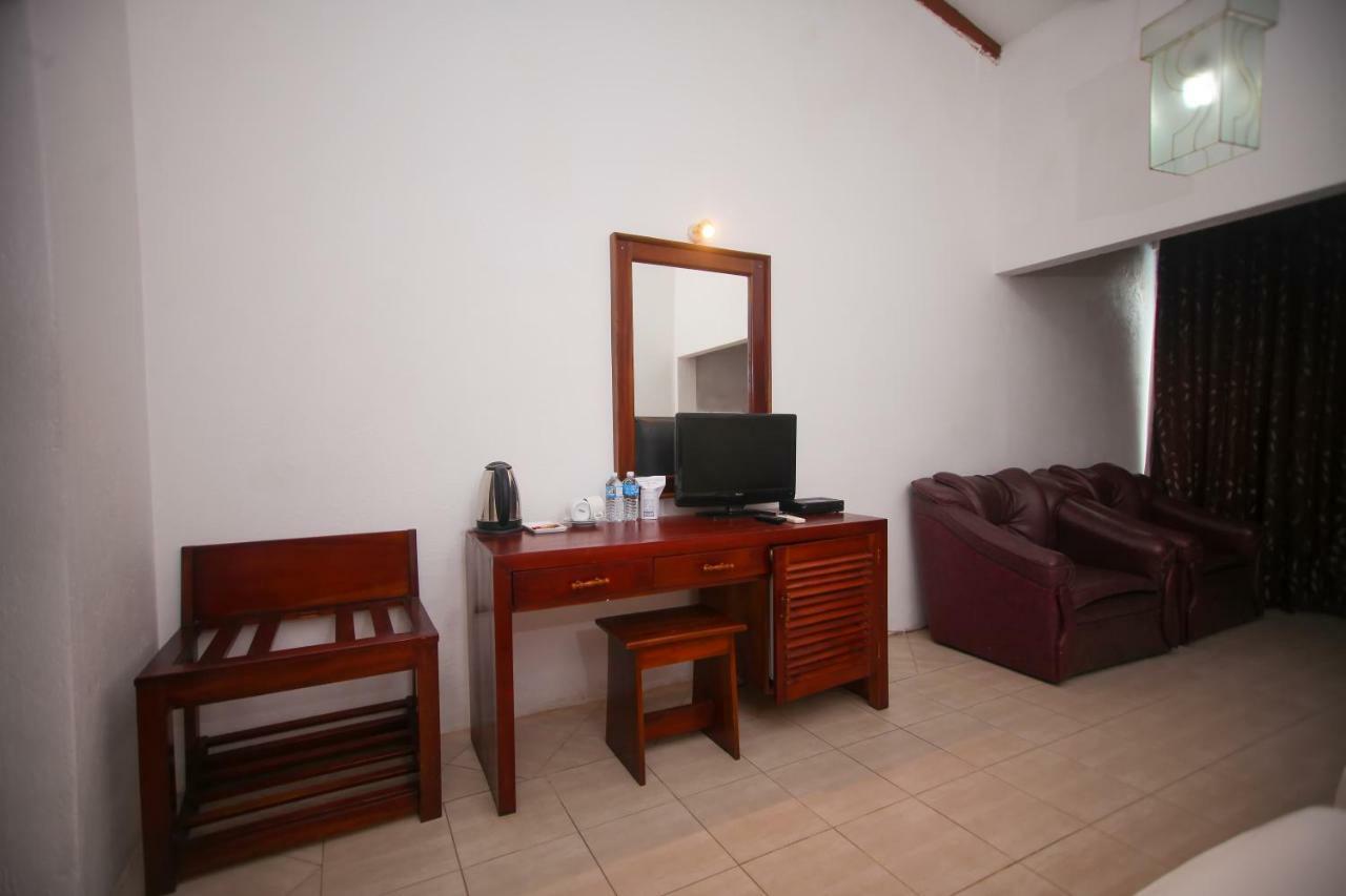 Lavendish Beach Resort Unawatuna Esterno foto