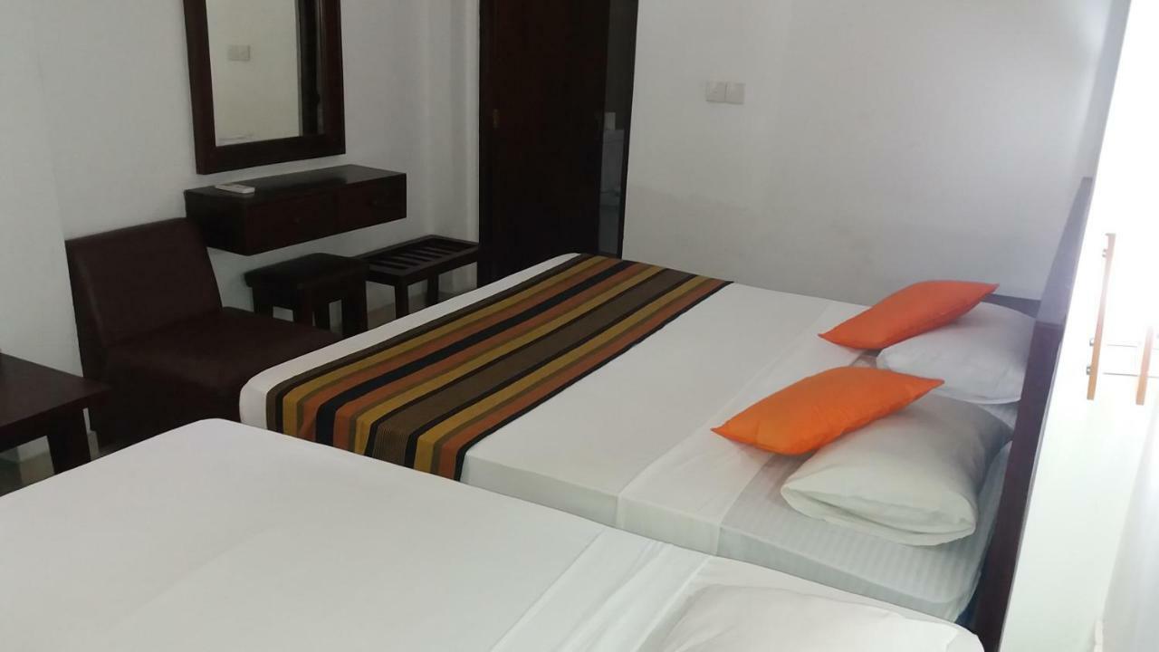 Lavendish Beach Resort Unawatuna Esterno foto