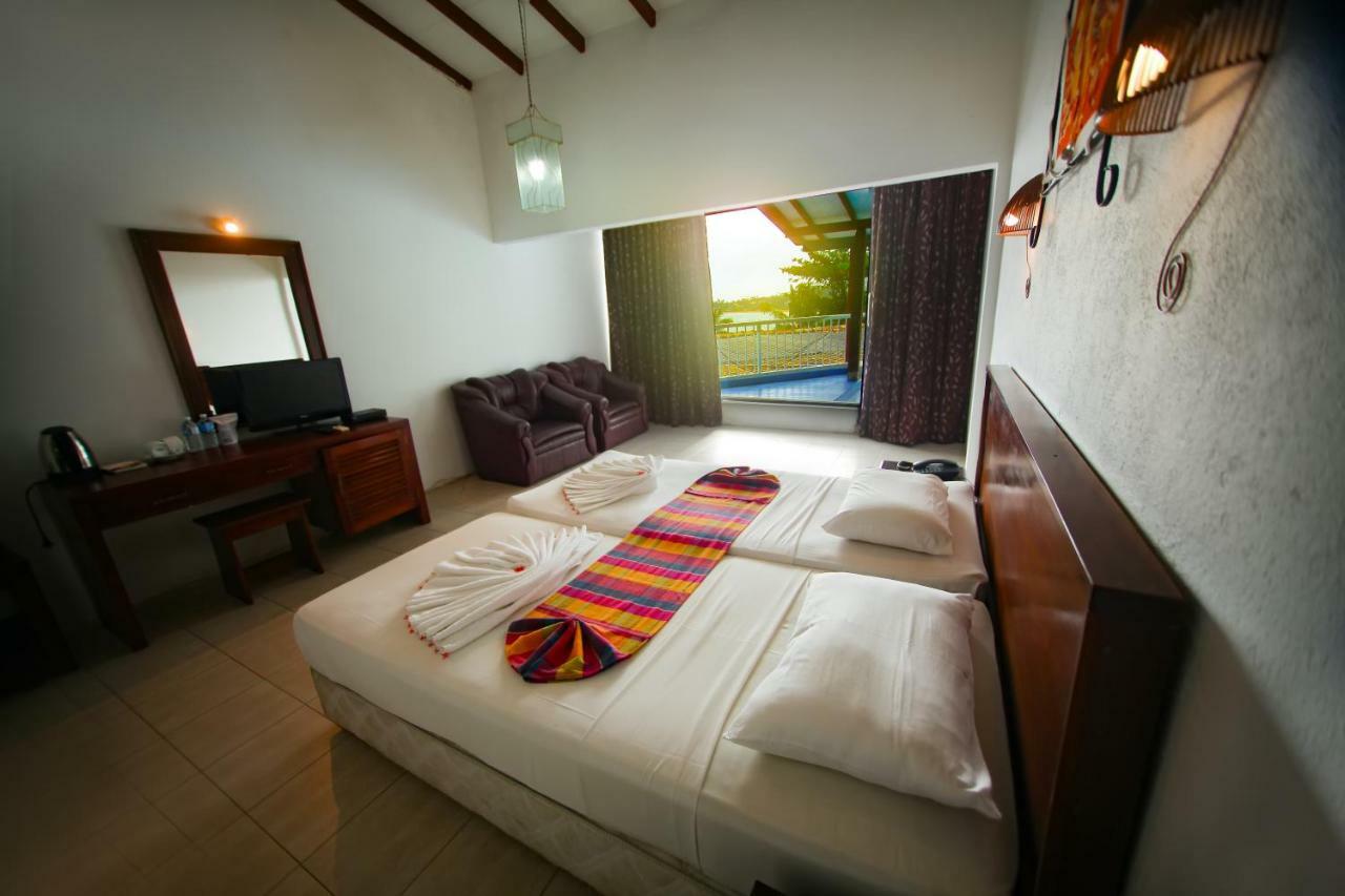 Lavendish Beach Resort Unawatuna Esterno foto